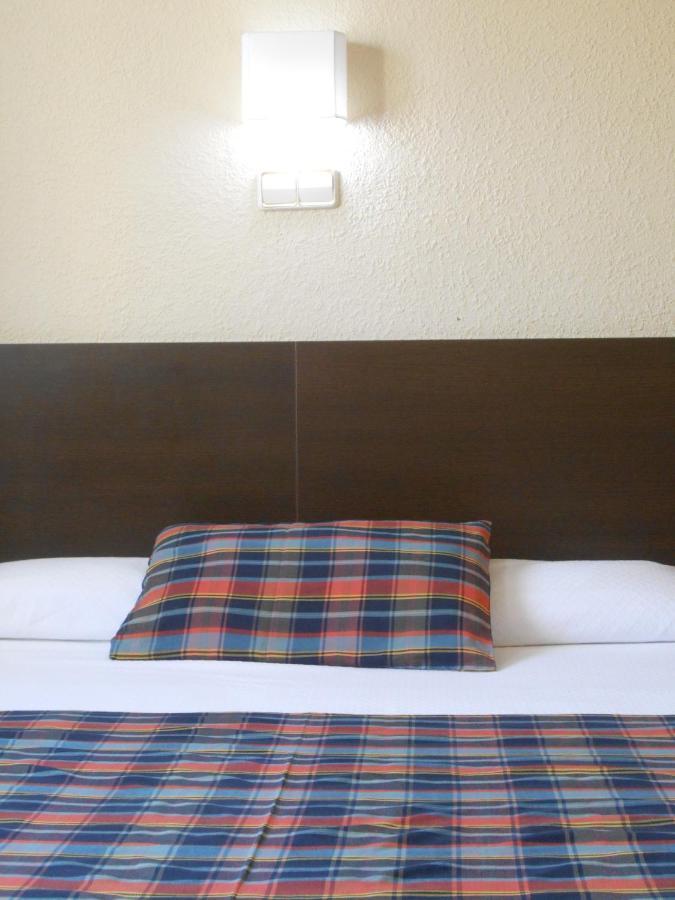 Single Room Private External Bathroom,945156310:JPEG